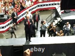 Donald Trump a signé à la main, autographié la couverture du magazine New York et le magazine complet/Rassemblement