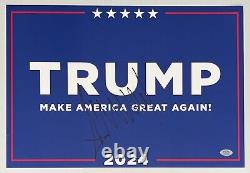 Donald Trump a signé l'affiche de campagne 2024 Make America Great Again MAGA PSA