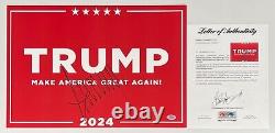 Donald Trump a signé l'affiche de campagne 2024 Make America Great Again MAGA avec certification PSA