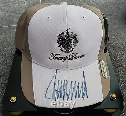 'Donald Trump a signé la casquette de golf de Doral avec un étui d'exposition PSA COA. Seulement 1 sur Ebay.'