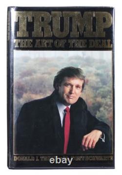Donald Trump a signé la première édition du livre 'The Art of the Deal' en version reliée BAS #AE13605