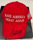 Donald Trump A Signé Le Chapeau De Casquette Make America Great Again Avec Un Certificat D'authenticité.