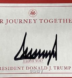 Donald Trump a signé le livre 'Notre Voyage Ensemble' avec une dédicace - JSA LOA