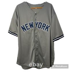 Donald Trump a signé le maillot des New York Yankees #45