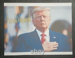 Donald Trump a signé un autographe