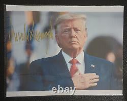 Donald Trump a signé un autographe