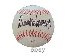 Donald Trump a signé un baseball POTUS autographié non authentifié