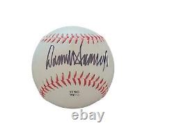 Donald Trump a signé un baseball POTUS autographié non authentifié