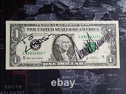 Donald Trump a signé un billet d'un dollar de 2007.