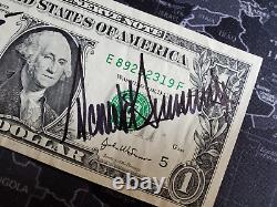 Donald Trump a signé un billet d'un dollar de 2007.