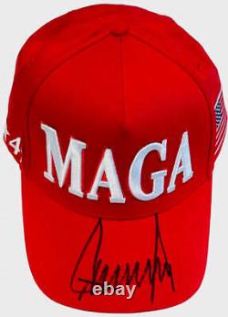 Donald Trump a signé un chapeau MAGA rouge et un stylo Sharpie officiel de la MAISON BLANCHE (JSA)