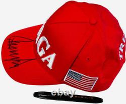 Donald Trump a signé un chapeau MAGA rouge et un stylo Sharpie officiel de la MAISON BLANCHE (JSA)