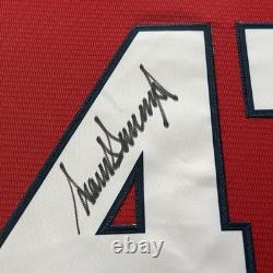 Donald Trump a signé un maillot MAGA COA autographed encadré 34x42