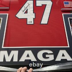Donald Trump a signé un maillot MAGA COA autographed encadré 34x42