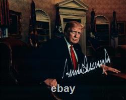 Donald Trump a signé une photo 8x10 autographiée + COA