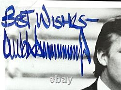 Donald Trump a signé une photo 8x10 autographiée avec la dédicace 'Meilleurs vœux' encadrée par le PSA.