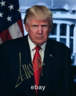 Donald Trump a signé une photo 8x10 autographiée avec un COA