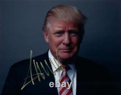 Donald Trump a signé une photo 8x10 autographiée + certificat d'authenticité