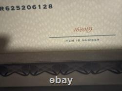 Donald Trump a signé une photo 8x10 en train de serrer le drapeau américain avec certificat d'authenticité