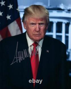 Donald Trump a signé une photo autographiée de 8x10 avec un certificat d'authenticité