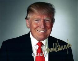 Donald Trump a signé une photo autographiée de 8x10 et un certificat d'authenticité