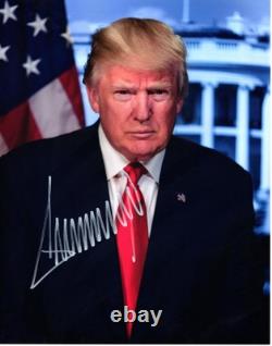 Donald Trump a signé une photo de 11x14, belle photo dédicacée avec certificat d'authenticité.
