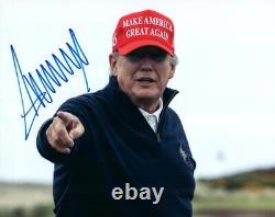 Donald Trump a signé une photo de 8x10 autographiée avec un COA