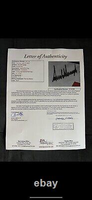 Drapeau du Club de Golf International Donald Trump (signature complète) avec lettre complète JSA