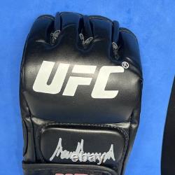 Gant de frappe UFC signé à la main par le Président 45/47 Donald Trump avec certificat d'authenticité HOLO