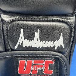 Gant de frappe UFC signé à la main par le Président 45/47 Donald Trump avec certificat d'authenticité HOLO