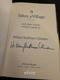 Hillary Clinton Signé IL Faut Un Livre De Village 1ère Édition Trump Bill Clinton
