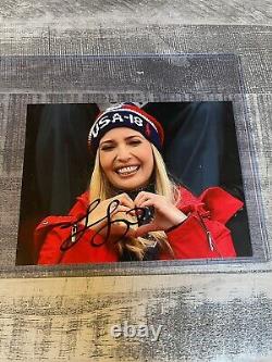 Ivanka Trump a signé une photo 5x7 avec COA