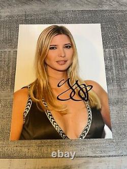 Ivanka Trump a signé une photo de 5x7 avec un COA