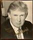 Le Président Américain Donald Trump A Signé La Pleine Signature Autographiée Photo B/w Photo
