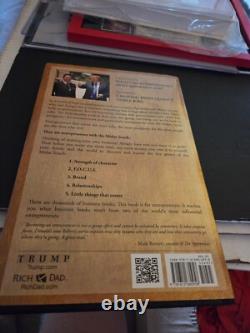 Le Président DONALD TRUMP a signé le livre relié MIDAS TOUCH MAGA en excellent état.