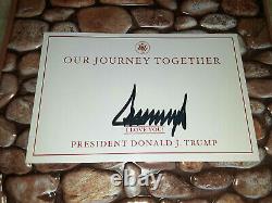Le Président Donald J Trump A Autographié Notre Voyage Ensemble Plaque Avec Lettre