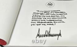 Le Président Donald J. Trump A Signé Le Livre Autographié Notre Voyage Ensemble