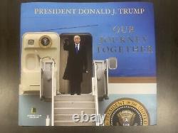 Le Président Donald J Trump Notre Voyage Ensemble Livrer Couverture Rigide En Main