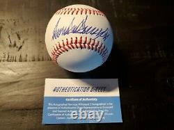 Le Président Donald Trump #45 A Signé Le Baseball De La Ligue Officielle Autographiée Avec Le Coa