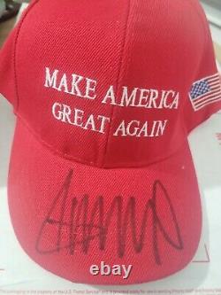 Le Président Donald Trump A Signé Autographied Maga Hat Avec Coa