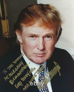 Le Président Donald Trump A Signé Cadre 33x40 Vintage Photo Set Signé À Une École