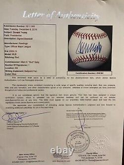 Le Président Donald Trump A Signé Le 45e Président De Baseball Des États-unis Jsa