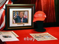 Le Président Donald Trump A Signé Un Autographe, Coa Uacc Psa/dna Guaranteed, Frame, Hat