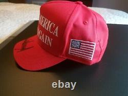 Le Président Donald Trump Autographié Maga Hat
