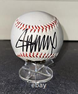 Le Président Donald Trump Autographié Signé Baseball Avec Coa