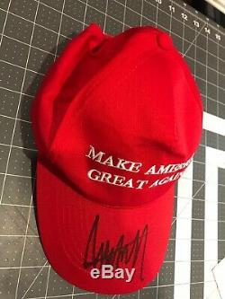 Le Président Donald Trump Autographié Signée À La Main Marque America Great Encore Une Fois Chapeau