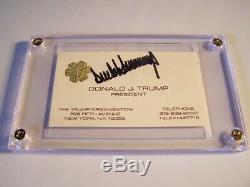 Le Président Donald Trump Signé Carte De Visite Gaufrée En Feuille D'or Rare Autograph