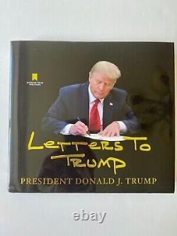 Le Président Trump Signé À La Main Des Lettres De Livre À Trump