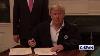 Le Président Trump Signe Un Projet De Loi De Dépenses D'urgence Pour Le Coronavirus De 3 Milliards De Dollars