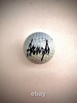 Le Président des États-Unis, Donald J Trump, paquet authentifié